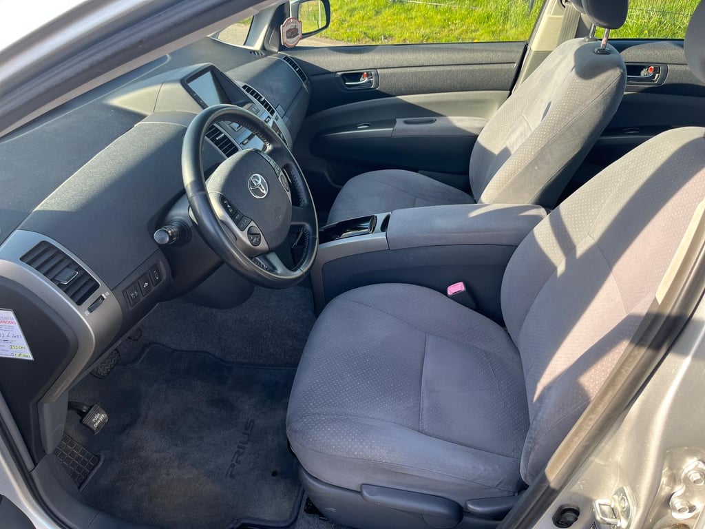 TOYOTA PRIUS - Image 12