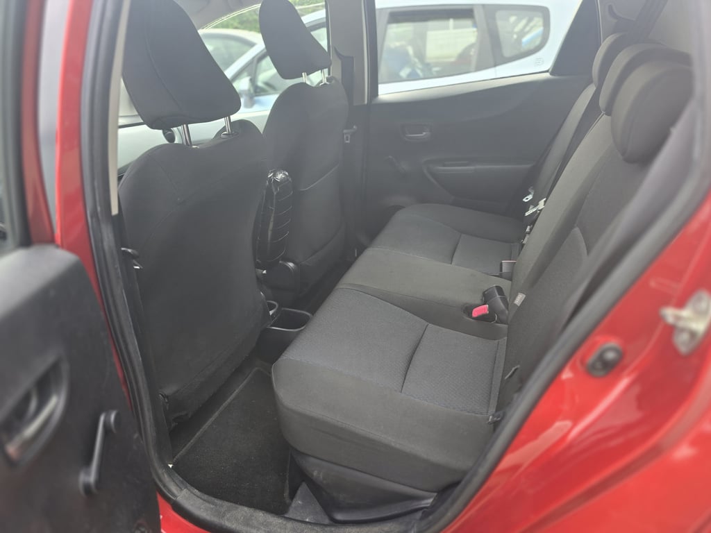 TOYOTA YARIS - Image 12