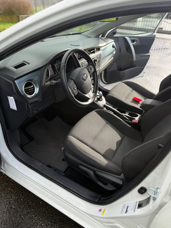 TOYOTA AURIS - Image 12