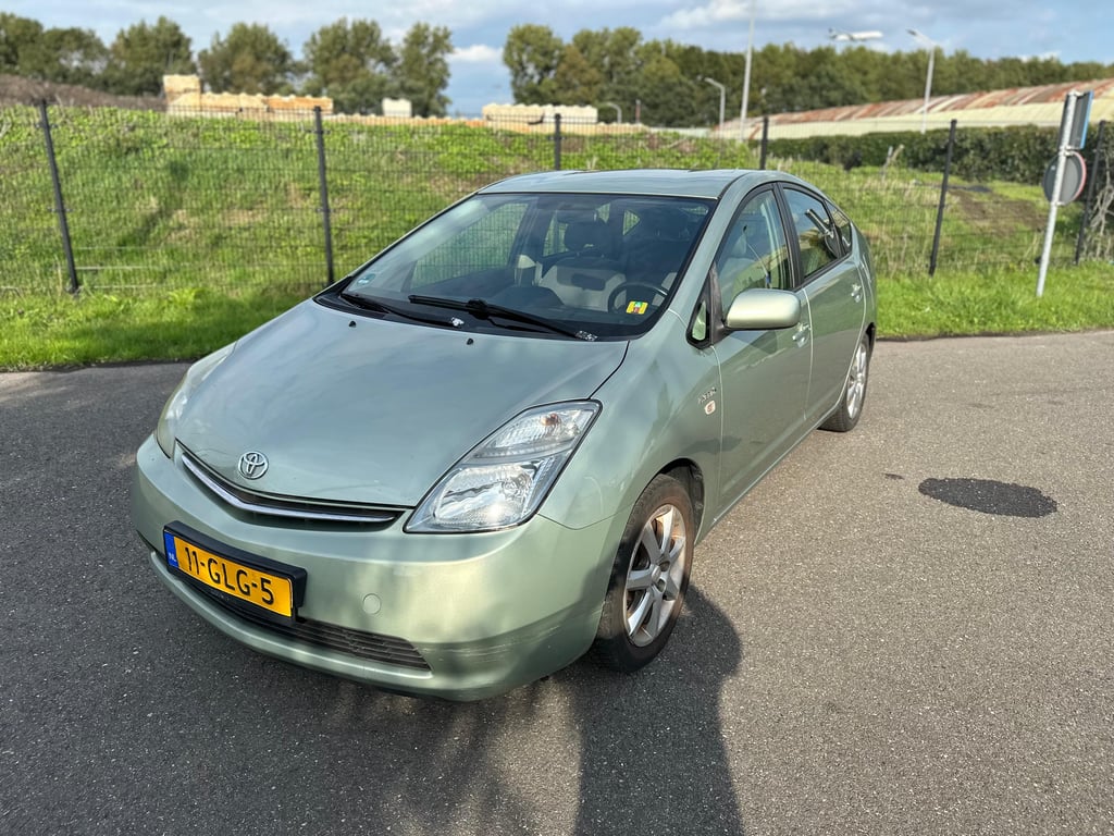 TOYOTA PRIUS - Image 2