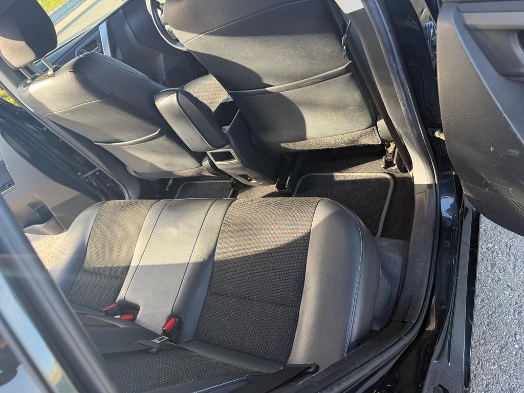 TOYOTA AURIS - Image 10