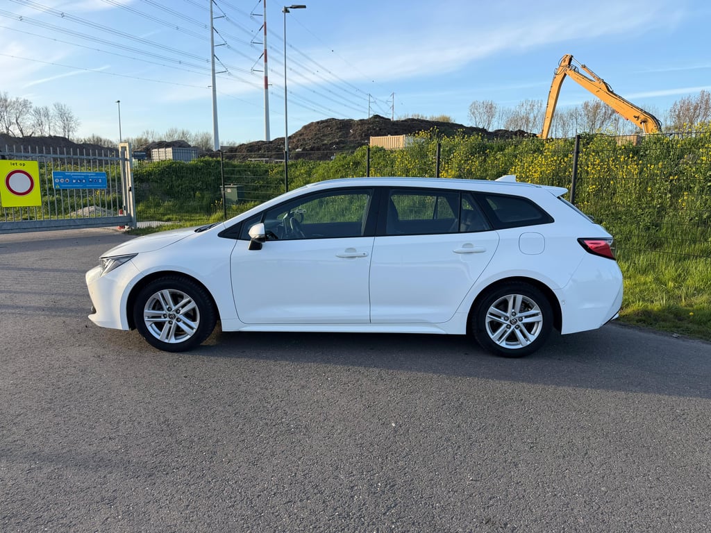 TOYOTA COROLLA TOURING SPORTS - Image 8