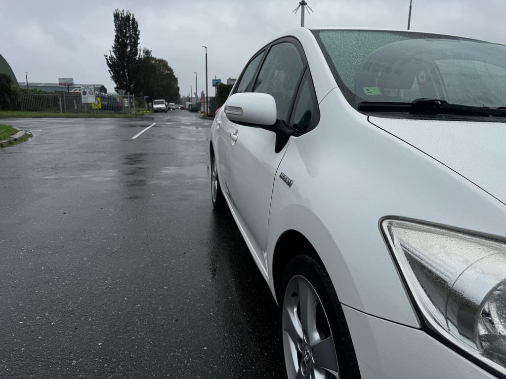 TOYOTA AURIS - Image 2