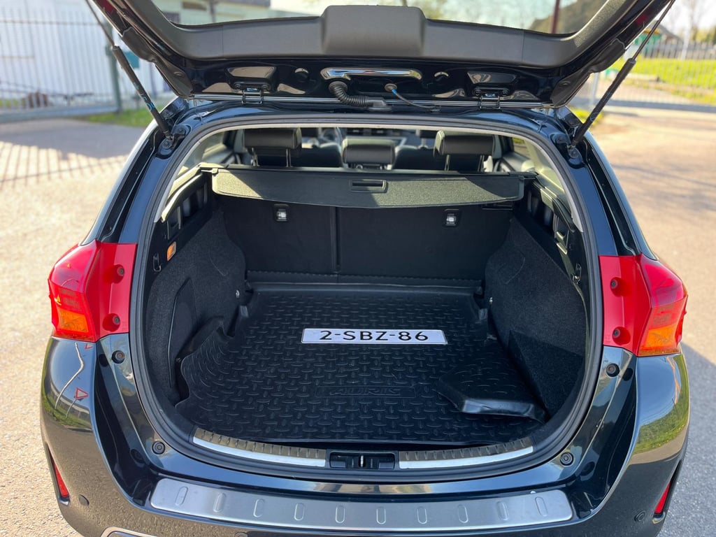 TOYOTO  AURIS TOURING SPORTS - Image 9