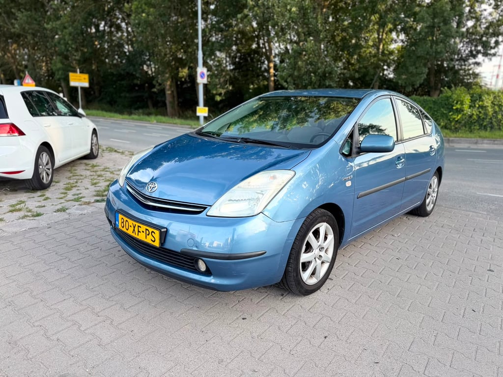 TOYOTA PRIUS - Image 8