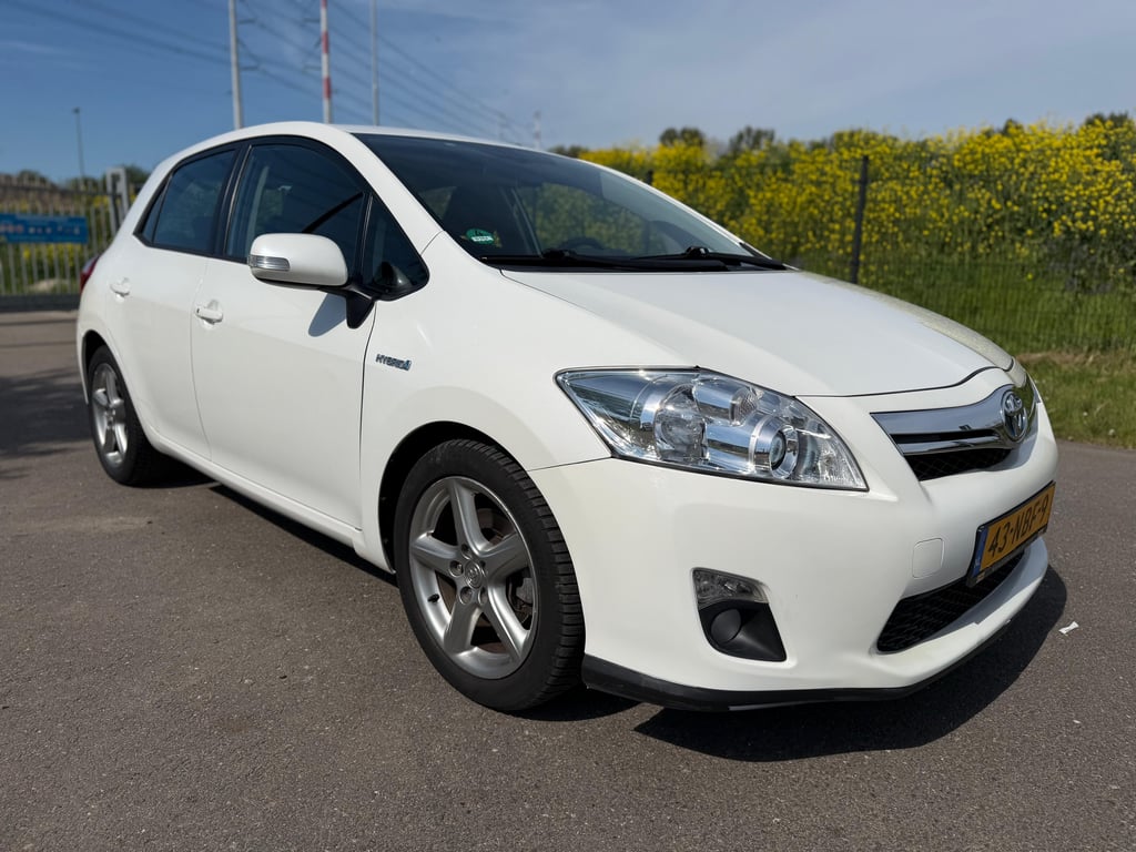 TOYOTA AURIS - Image 9