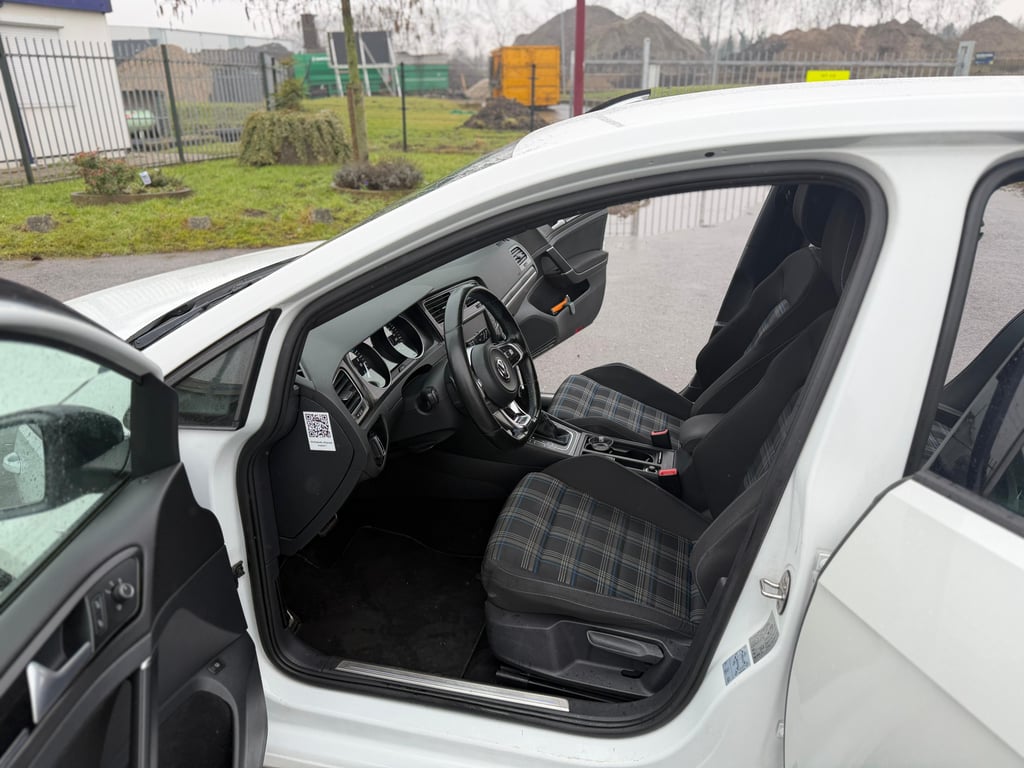 VOLKSWAGEN GOLF - Image 25
