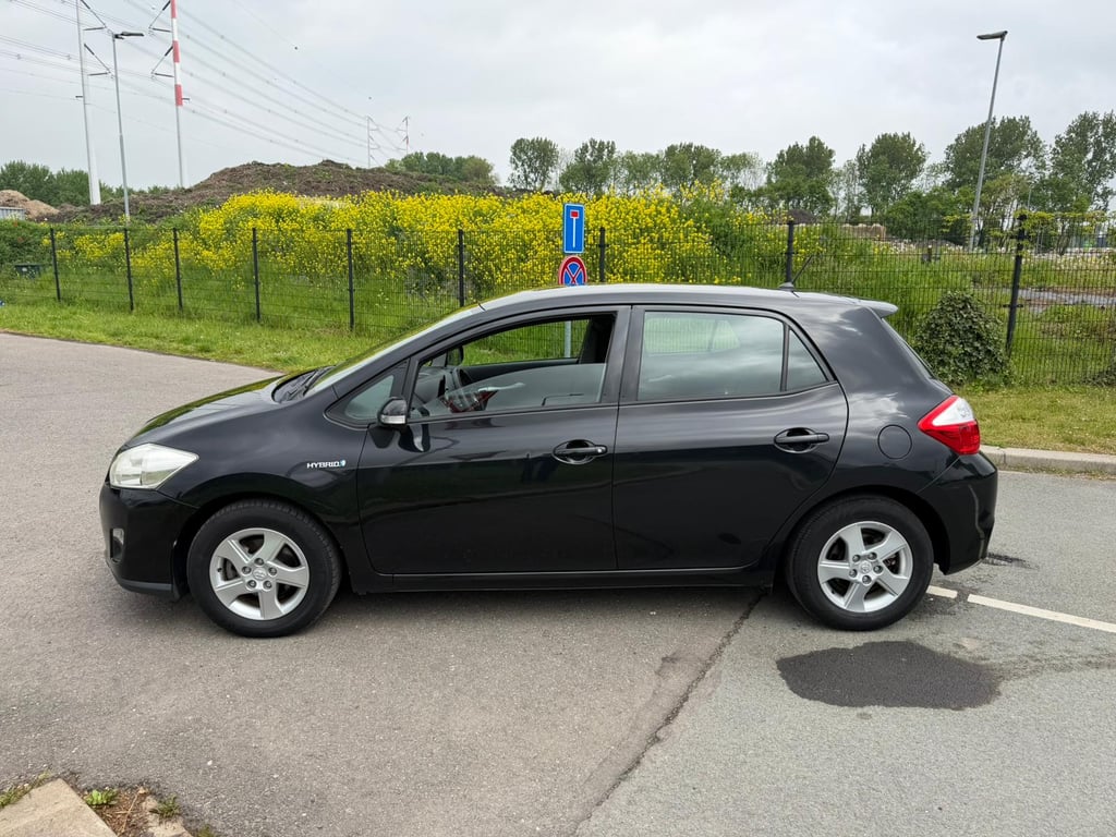 TOYOTA  AURIS - Image 4