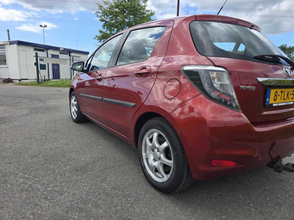 TOYOTA YARIS - Image 8