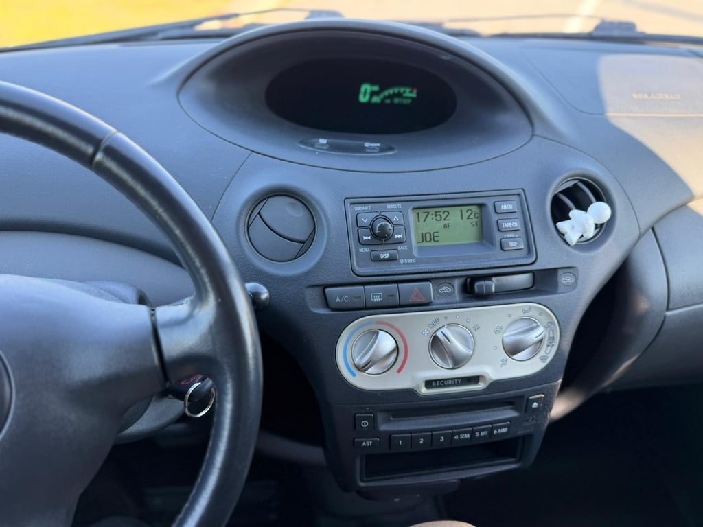 TOYOTA YARIS - Image 14