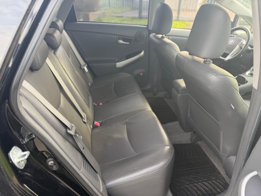 TOYOTA PRIUS - Image 9