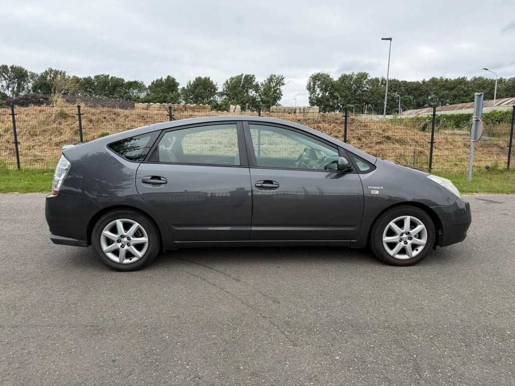 TOYOTA PRIUS - Image 7
