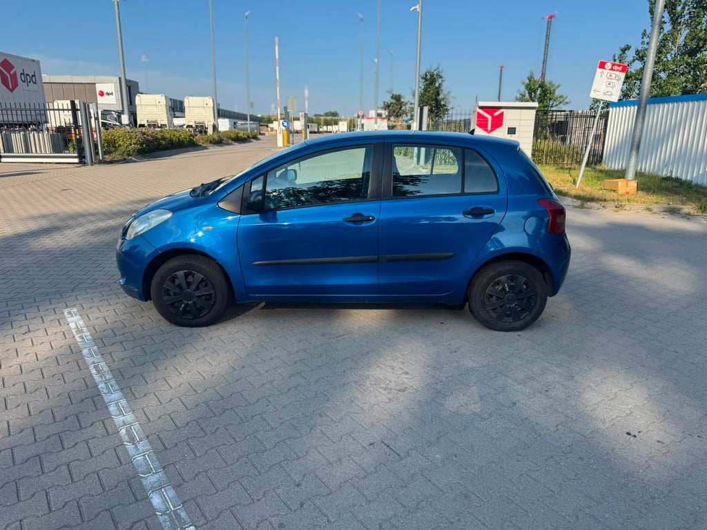 TOYOTA YARIS - Image 7