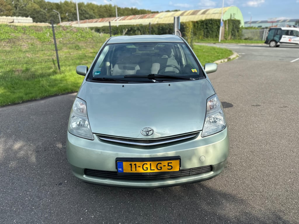 TOYOTA, PRIUS