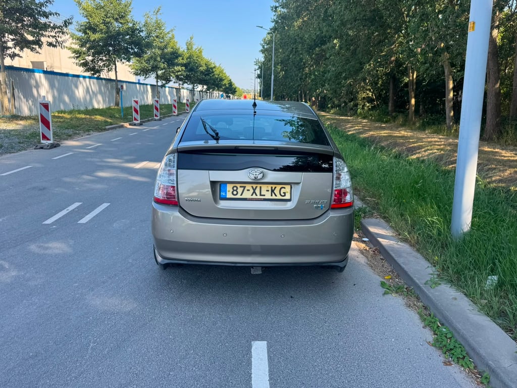 TOYOTA PRIUS - Image 11