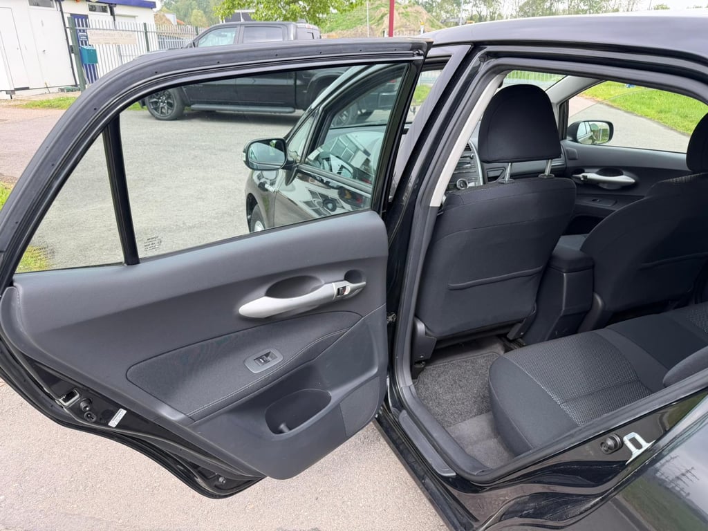 TOYOTA  AURIS - Image 16