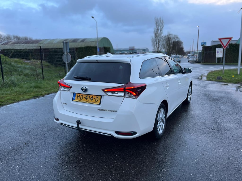 TOYOTA AURIS TOURING SPORTS - Image 9