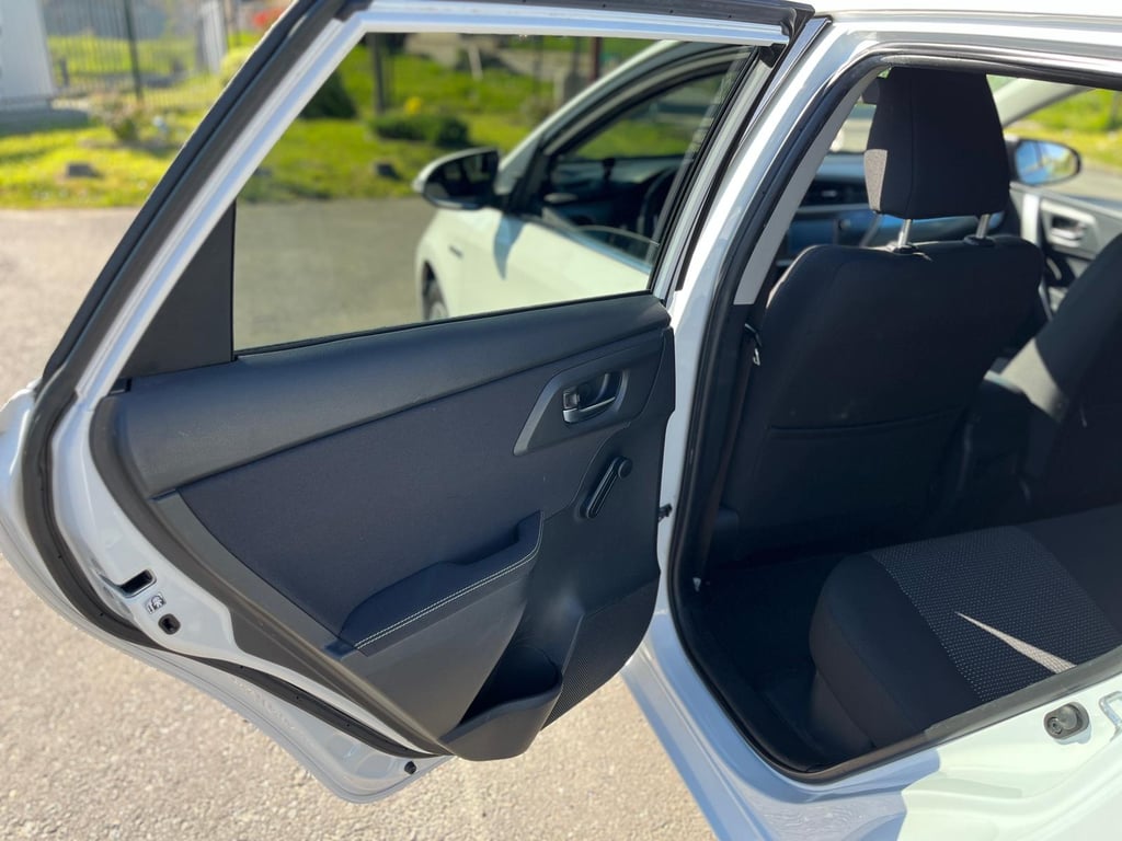 TOYOTA AURIS TOURING SPORTS - Image 13
