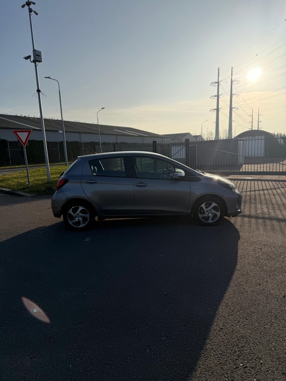 TOYOTA YARIS - Image 11