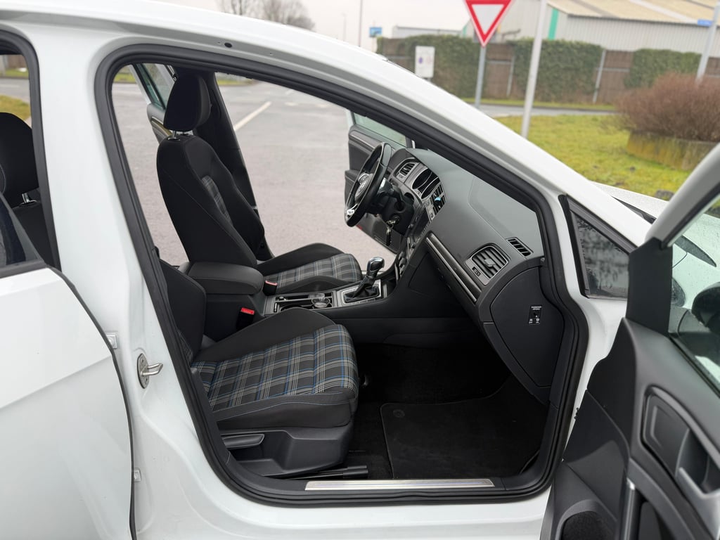 VOLKSWAGEN GOLF - Image 29