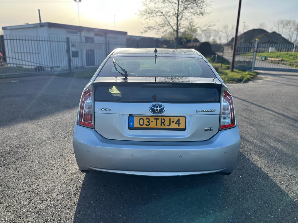 TOYOTA PRIUS - Image 7
