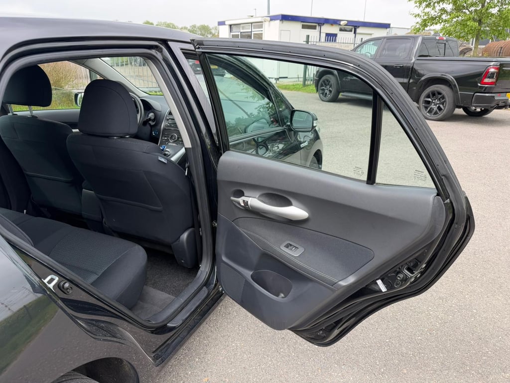 TOYOTA  AURIS - Image 17