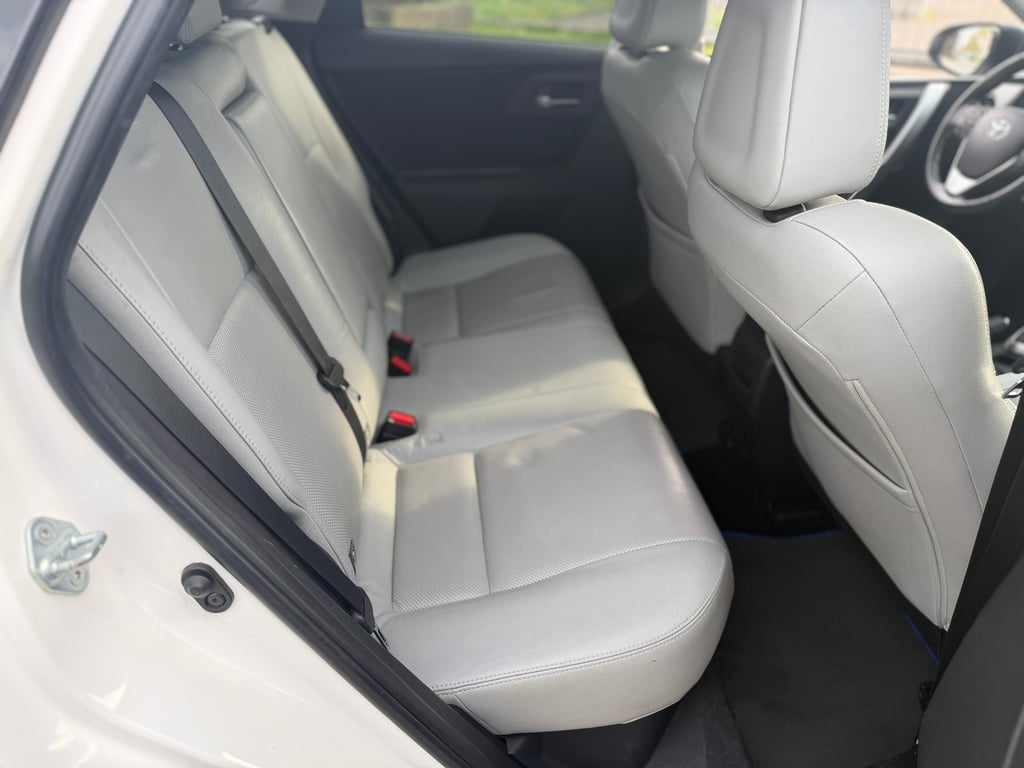 TOYOTA AURIS - Image 10