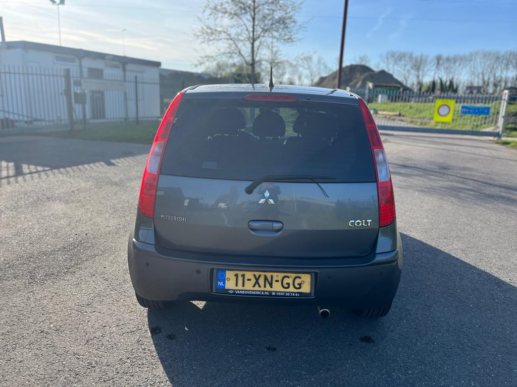 MITSUBISHI COLT - Image 5