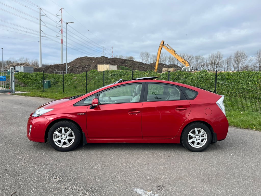 TOYOTA PRIUS - Image 2