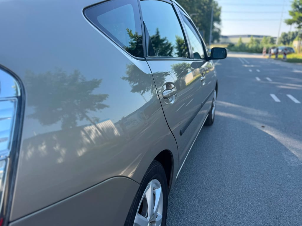 TOYOTA PRIUS - Image 4