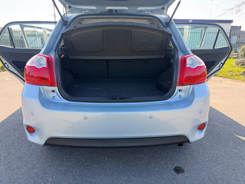 TOYOTA AURIS - Image 12