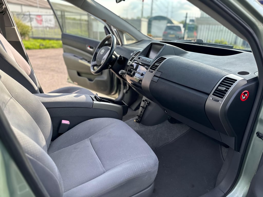 TOYOTA PRIUS - Image 12