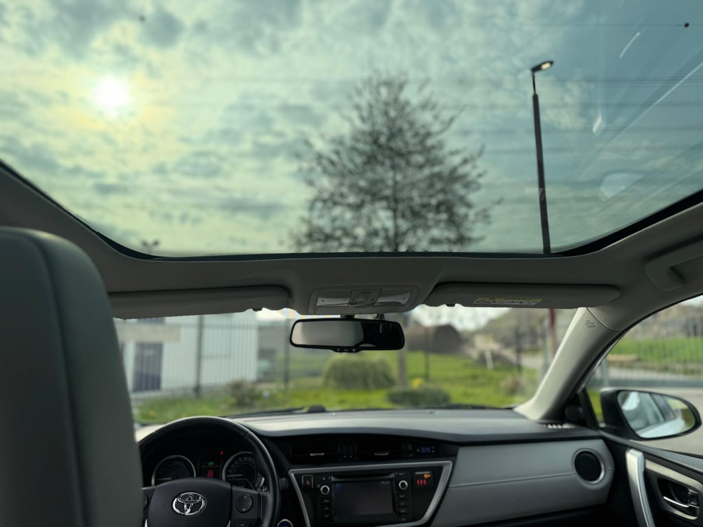 TOYOTA AURIS - Image 13