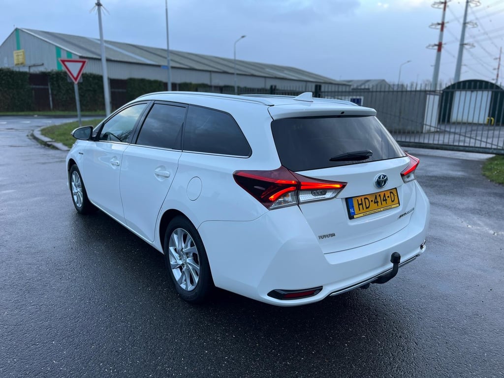 TOYOTA AURIS TOURING SPORTS - Image 3