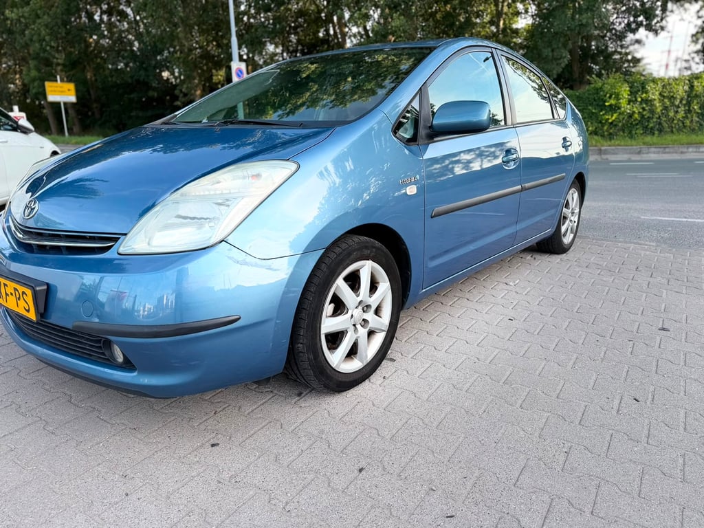 TOYOTA PRIUS - Image 7