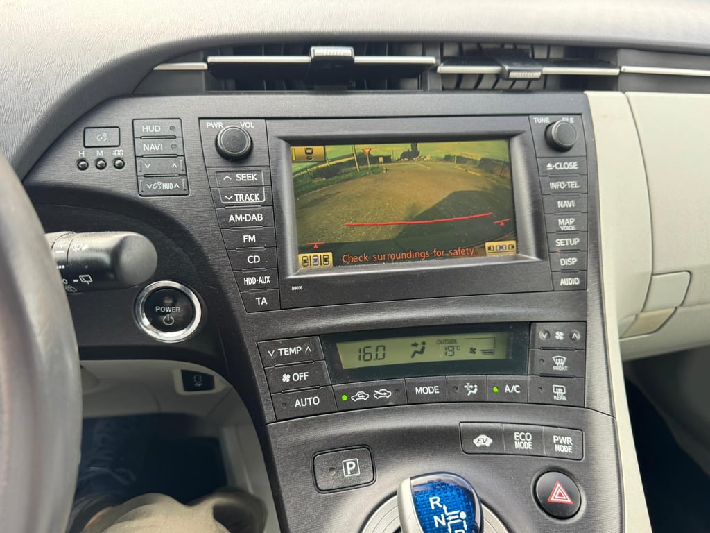 TOYOTA PRIUS - Image 18