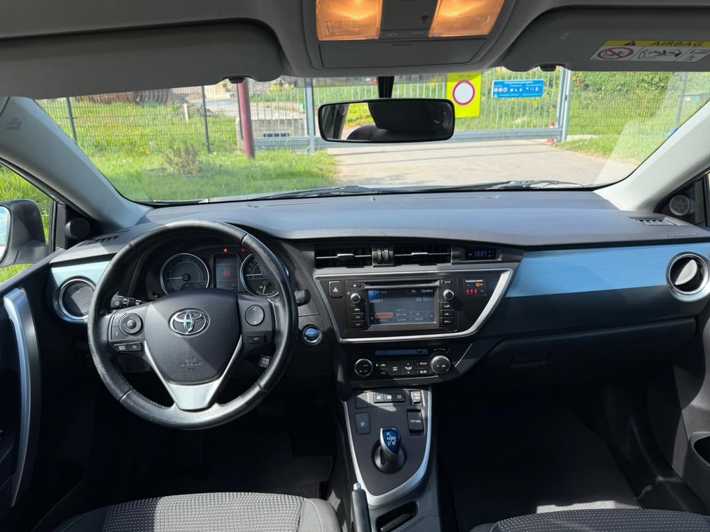 TOYOTA AURIS TOURING SPORTS - Image 13