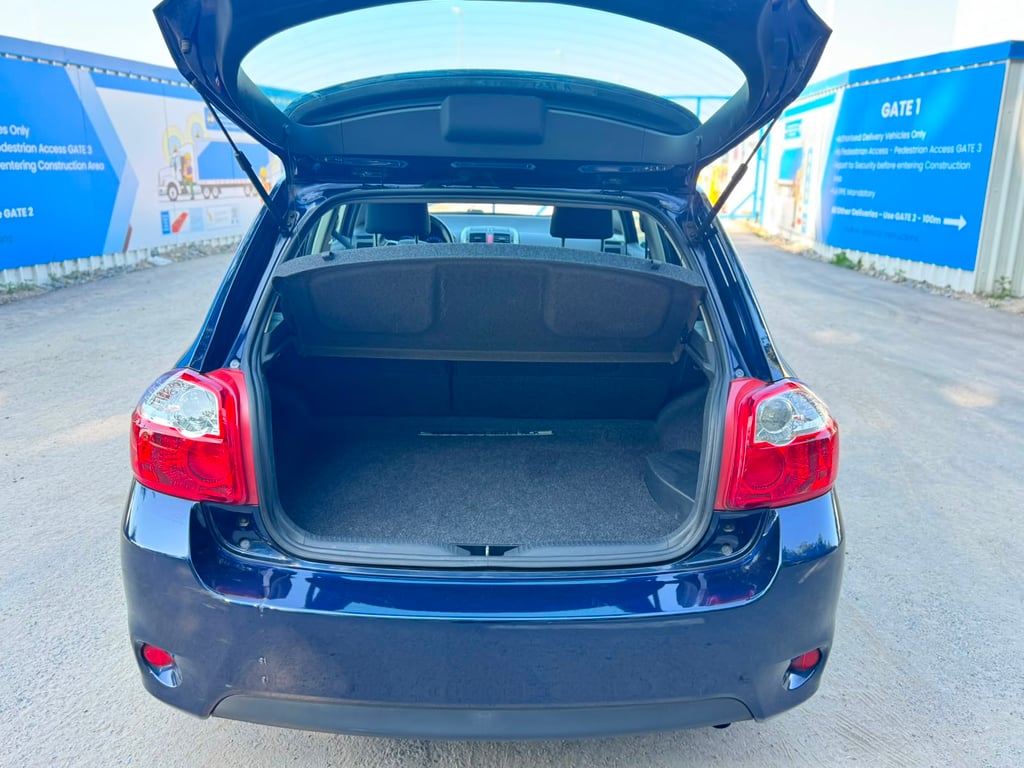 TOYOTA AURIS - Image 10