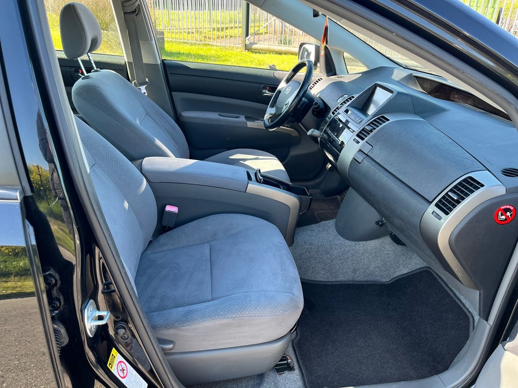 TOYOTA PRIUS - Image 15