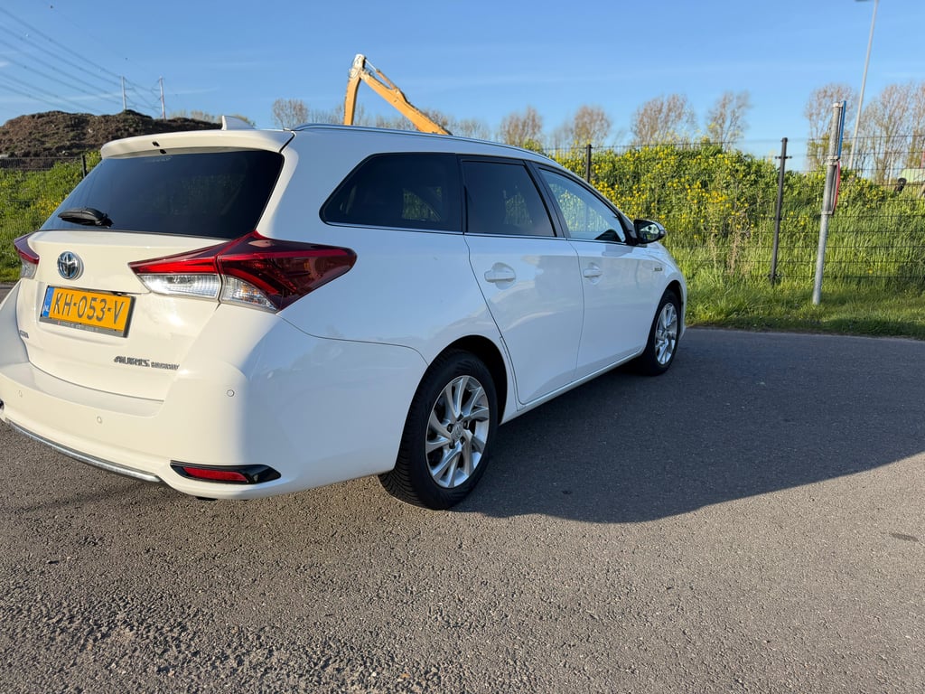 TOYOTA AURIS TOURING SPORTS - Image 3