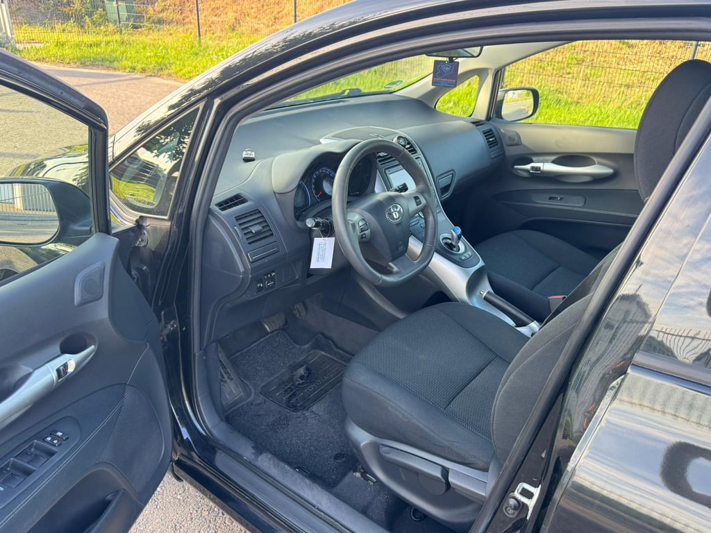 TOYOTA AURIS - Image 14