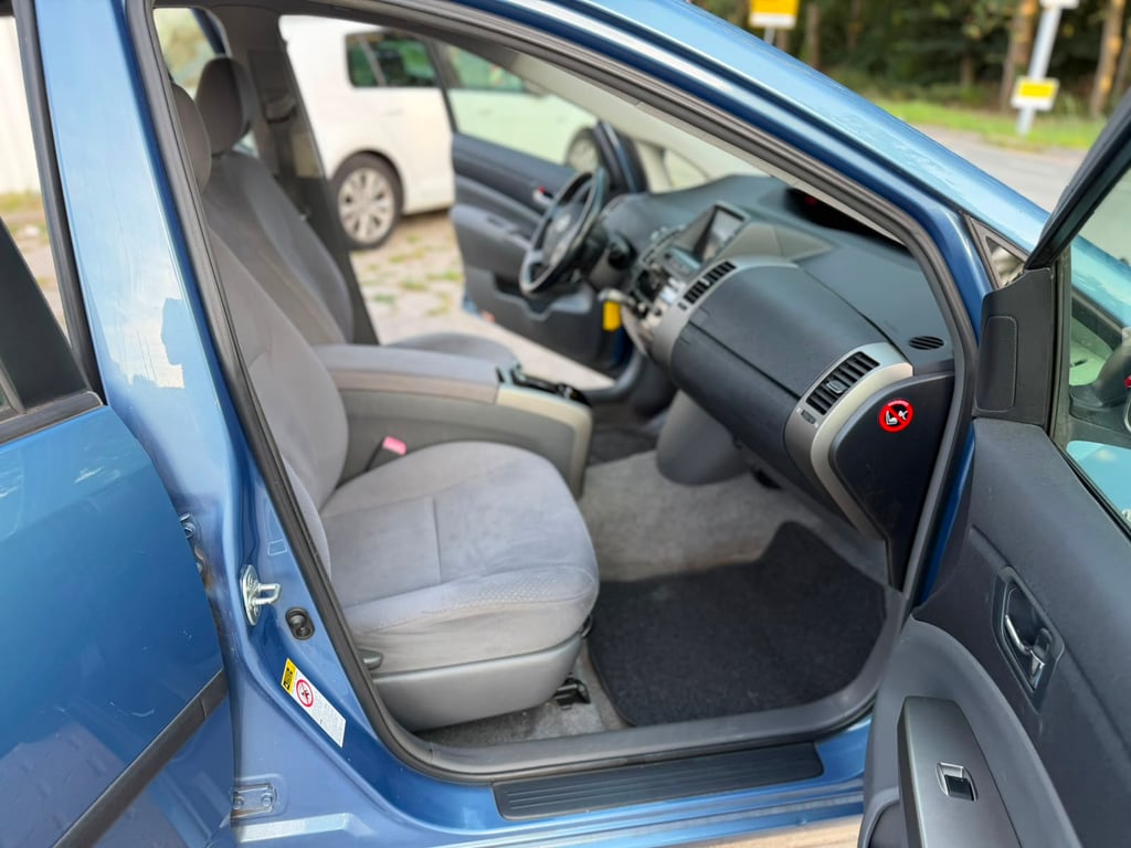 TOYOTA PRIUS - Image 17