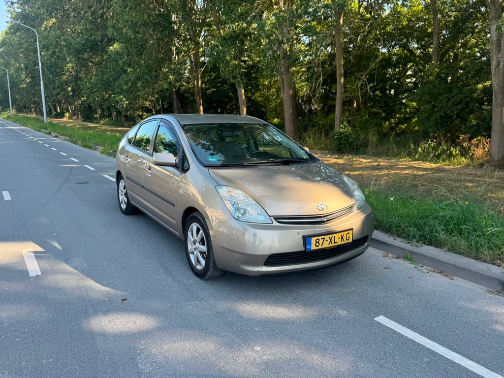 TOYOTA PRIUS - Image 2