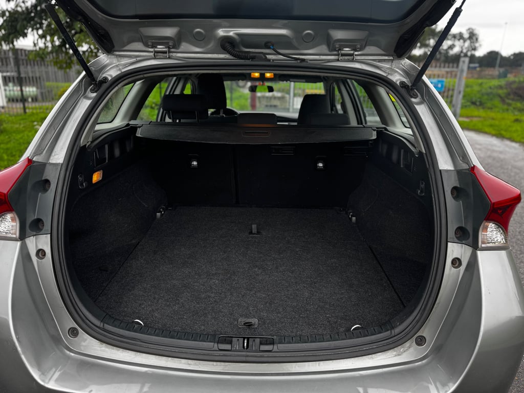 TOYOTA AURIS TOURING SPORTS - Image 11