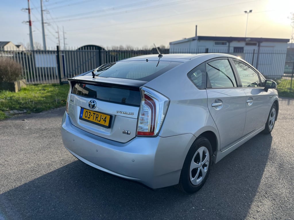 TOYOTA PRIUS - Image 5