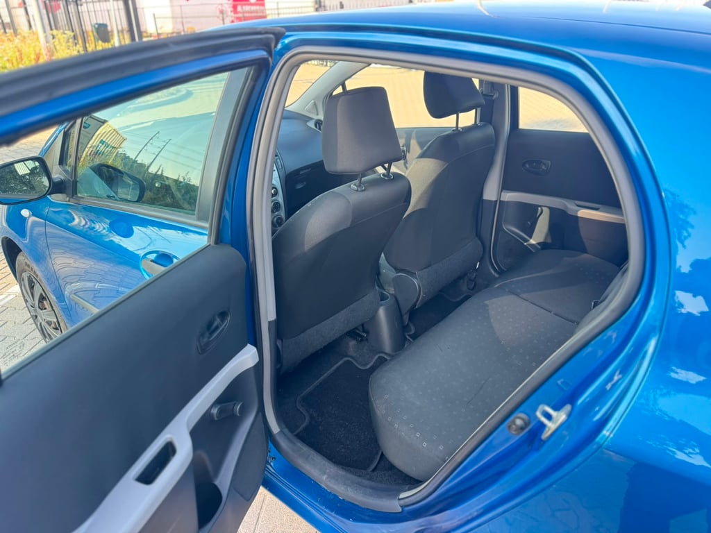 TOYOTA YARIS - Image 12