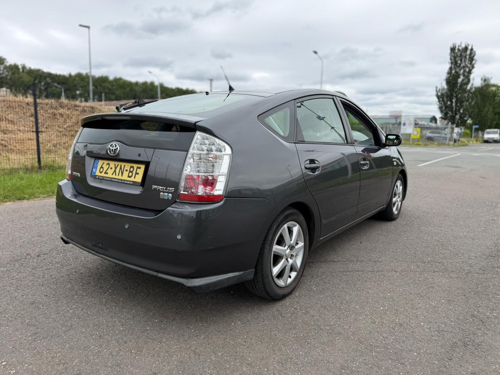 TOYOTA PRIUS - Image 5