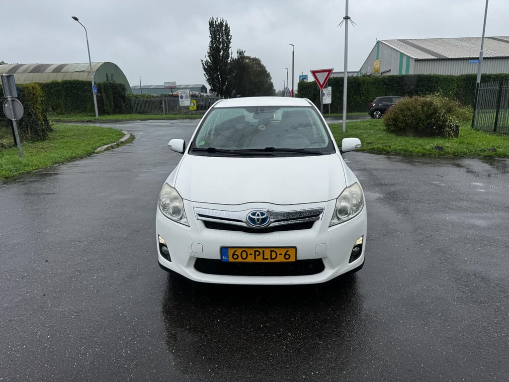 TOYOTA AURIS