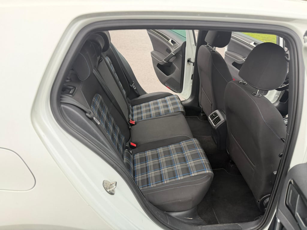 VOLKSWAGEN GOLF - Image 22