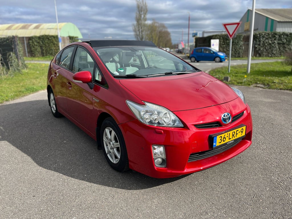 TOYOTA PRIUS - Image 8